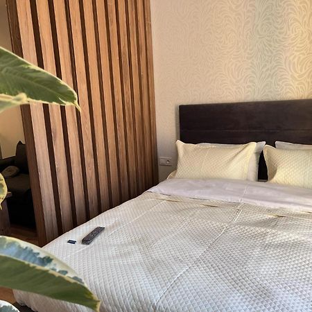 Delux Apartment Next To Ice Rink 구다우리 외부 사진