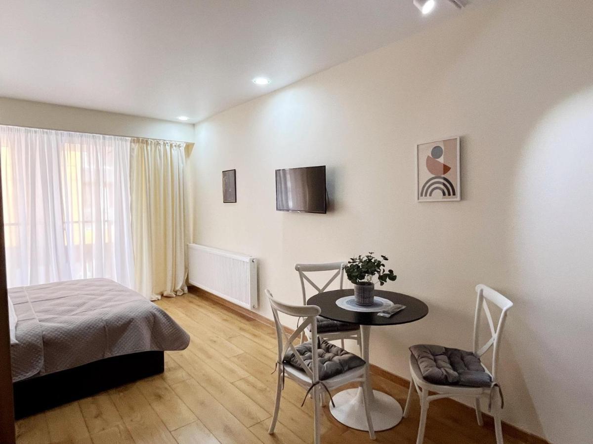 Delux Apartment Next To Ice Rink 구다우리 외부 사진